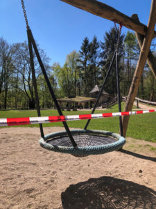 Spielplatz, leer, geschlossen, Corona-Pandemie, Hamburg, Deutschland Spielplatz, leer, geschlossen, Corona-Pandemie, Hamburg, Deutschland